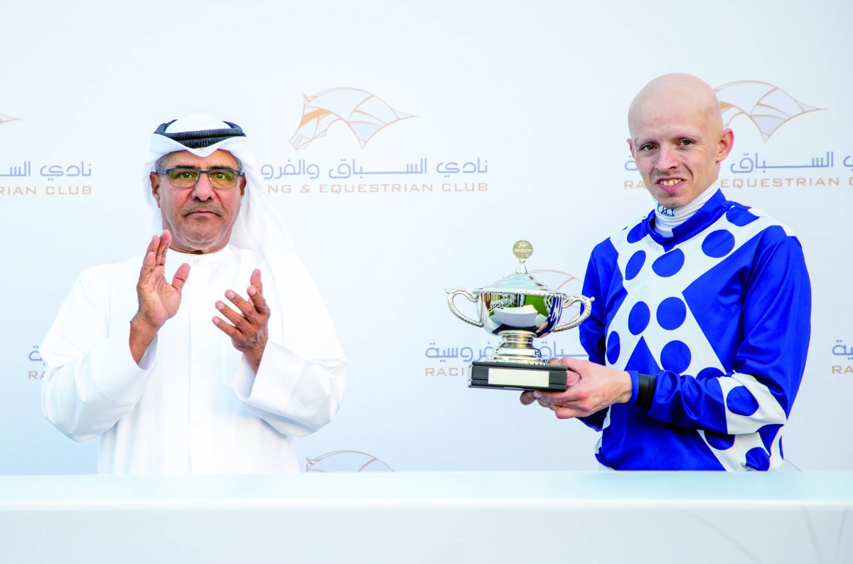 Jockey Olivier d’Andigne after receiving his trophy from QREC Racing Manager Rashid Al Kubaisi. PICTURES: Juhaim/QREC