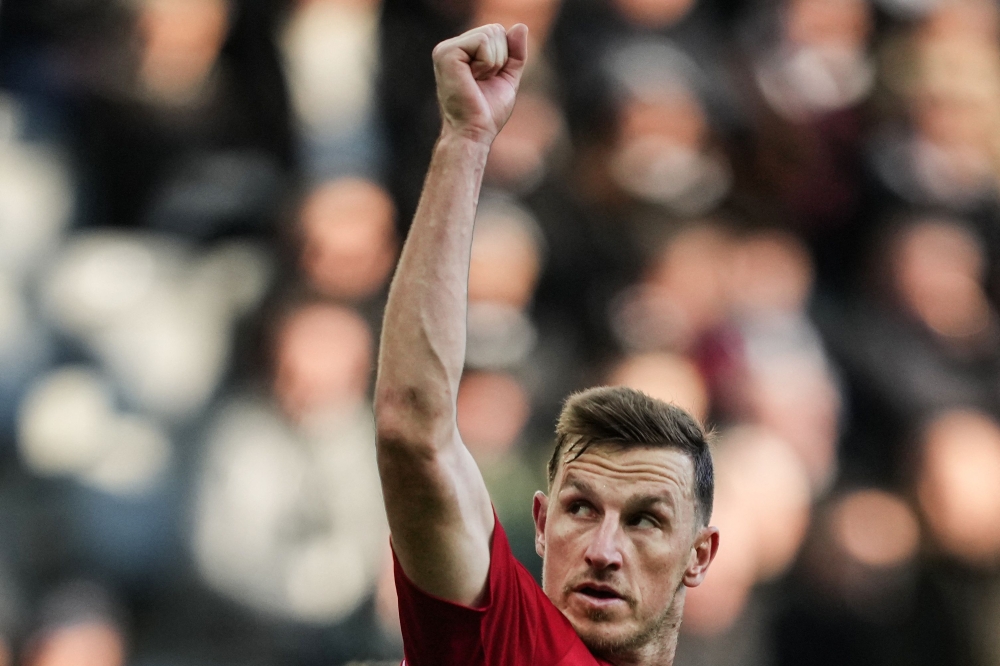 Nottingham Forest's New Zealand striker #11 Chris Wood celebrates after scoring his team first goal during the English Premier League football match between Newcastle United and Nottingham Forest at St James' Park in Newcastle-upon-Tyne, north east England on December 26, 2023. (Photo by ANDY BUCHANAN / AFP)