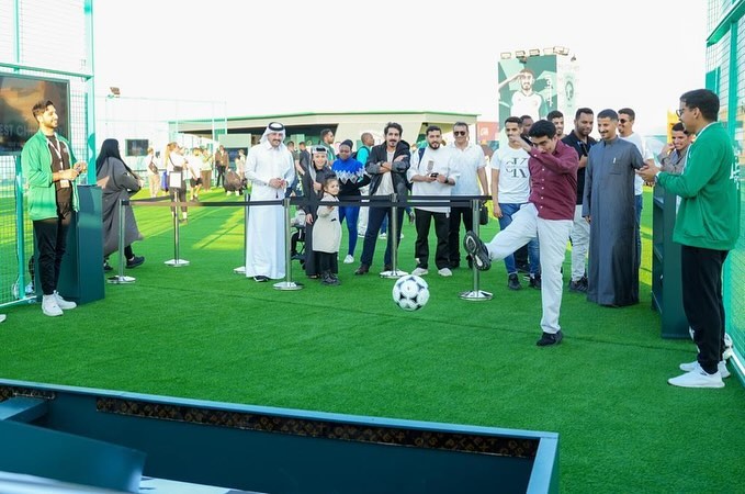 A player attempting the ‘Speed Strike’ at Saudi House in Katara.