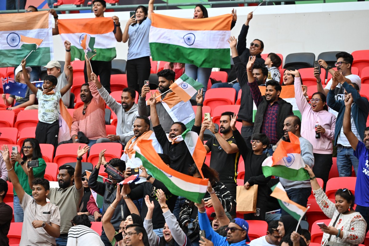 India fans cheer before the start of the Qatar 2023 AFC Asian Cup Group B football match between Australia and India at the Ahmad bin Ali Stadium in Al-Rayyan, west of Doha on January 13, 2024. (Photo by HECTOR RETAMAL / AFP)
