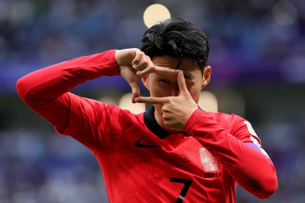 South Korea's midfielder #07 Son Heung-min celebrates after scoring his team's third goal from the penalty spot during the Qatar 2023 AFC Asian Cup Group E football match between South Korea and Malaysia at Al-Janoub Stadium in al-Wakrah, south of Doha, on January 25, 2024. (Photo by Giuseppe CACACE / AFP)
