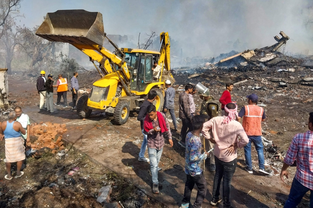 Rescue personnel and local residents gather near a firecracker plant following an explosion at Harda district in India's Madhya Pradesh state on February 6, 2024. (Photo by Uma Shankar Mishra / AFP)
