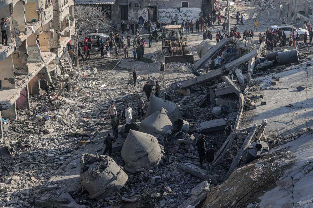 Palestinian men check the rubble of the al-Faruq mosque on February 22, 2024, following an overnight Israeli air strike in Rafah refugee camp in the southern Gaza Strip. (Photo by Said Khatib / AFP)