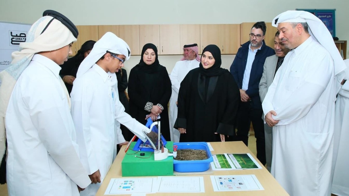 Assistant Undersecretary for Educational Affairs Maha Zayed Al Ruwaili touring Sanea competition laboratory.