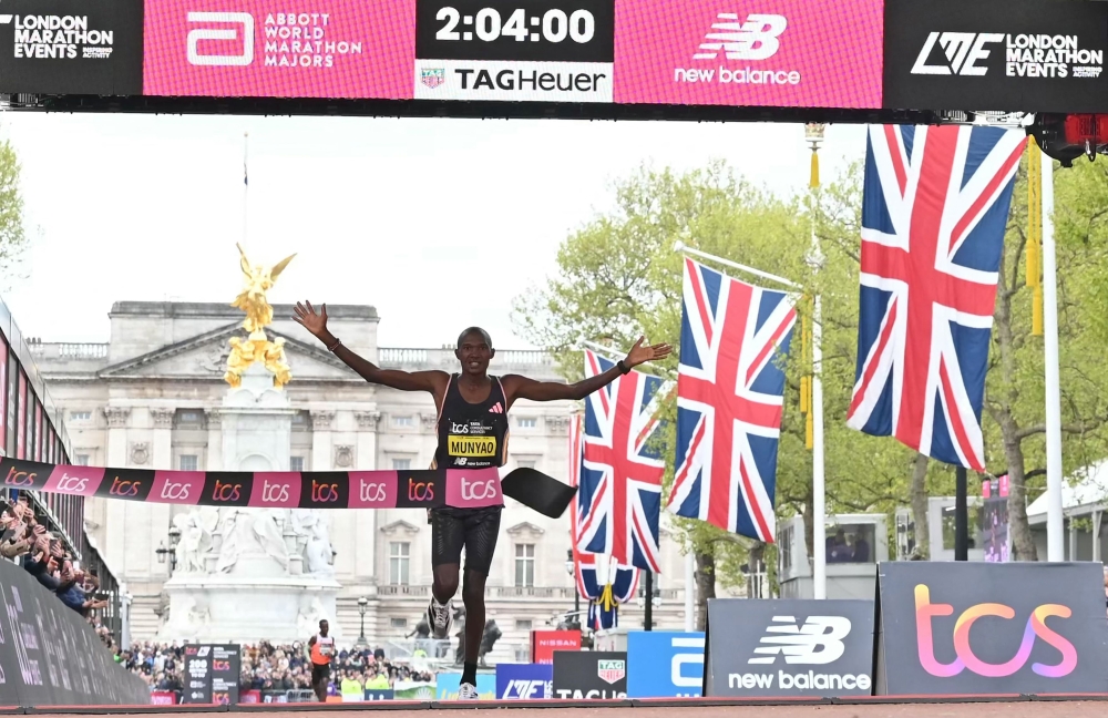 Kenya's Alexander Mutiso Munyao crosses the line to win the men's race at the 2024 London Marathon in central London on April 21, 2024. (Photo by Justin Tallis / AFP) 
 