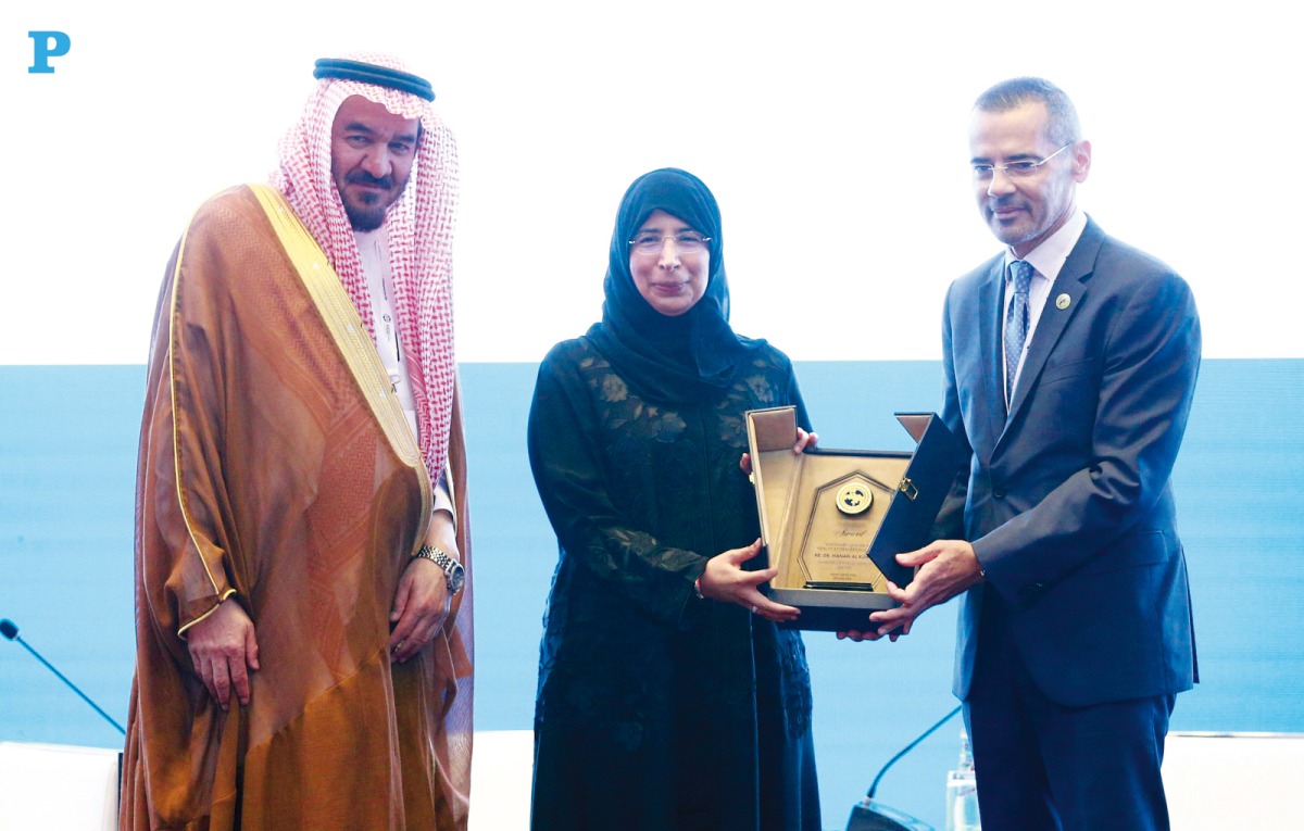 Minister of Public Health H E Dr. Hanan Al Kuwari receving the ‘Visionary Leader Award in Health System Excellence’ award from President of Arab Hospitals Federation Fadi Alame; as General Secretary Prof. Tawfik Khoja looks on. Pic: Rajan Vadakkemuriyil/The Peninsula.