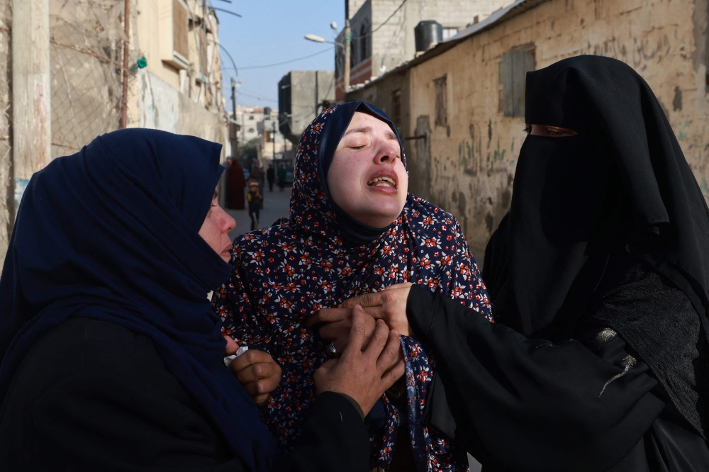 Rania Abu Anza (C) the mother of twin babies Naeem and Wissam, killed in an overnight Israeli air strike, mourns their death ahead of their burial in Rafah in the southern Gaza Strip on March 3, 2024. (Photo by MOHAMMED ABED / AFP)