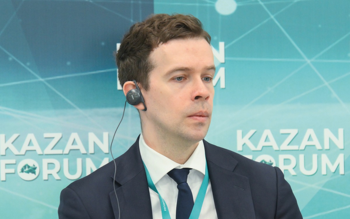 Pavel Kalmychek (left), Director of the Russian Ministry of Economic Development’s Department for the Development of Bilateral Cooperation at the session.