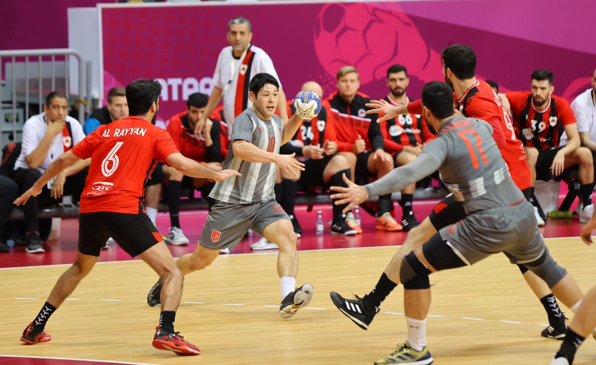 Al Duhail's Chinoski Tokoda (centre) in action during the semi-final against Al Rayyan.