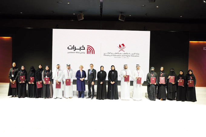 Minister of Education and Higher Education H E Buthaina bint Ali Al Jabr Al Nuaimi, Finnish Ambassador H E Pekka Voutilainen and others at an honouring ceremony for the first batch of teachers in the “Experiences” training programme. 