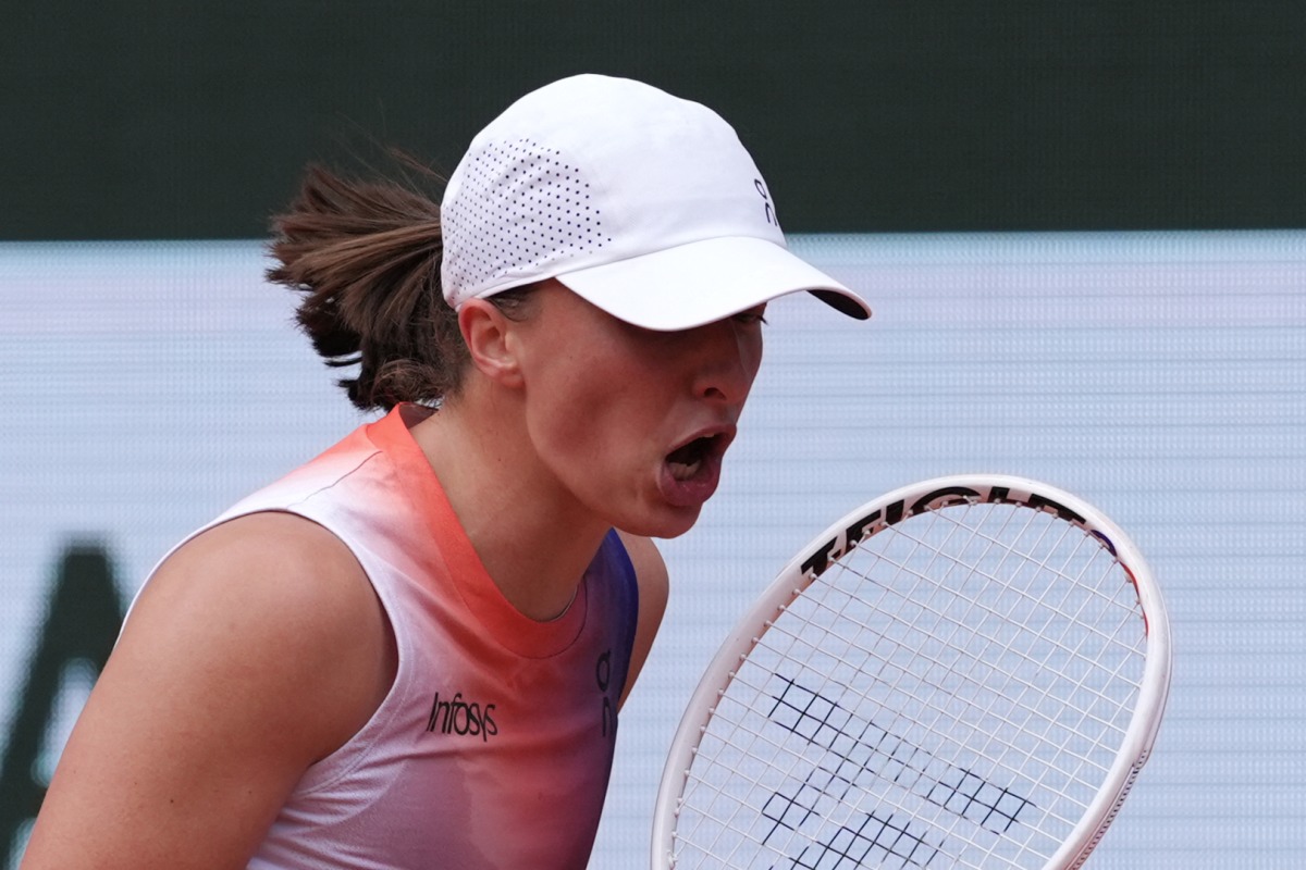 Poland's Iga Swiatek reacts after a point during her women's singles quarter final match against Czech Republic's Marketa Vondrousova on Court Philippe-Chatrier on day ten of the French Open tennis tournament at the Roland Garros Complex in Paris on June 4, 2024. (Photo by Dimitar DILKOFF / AFP)