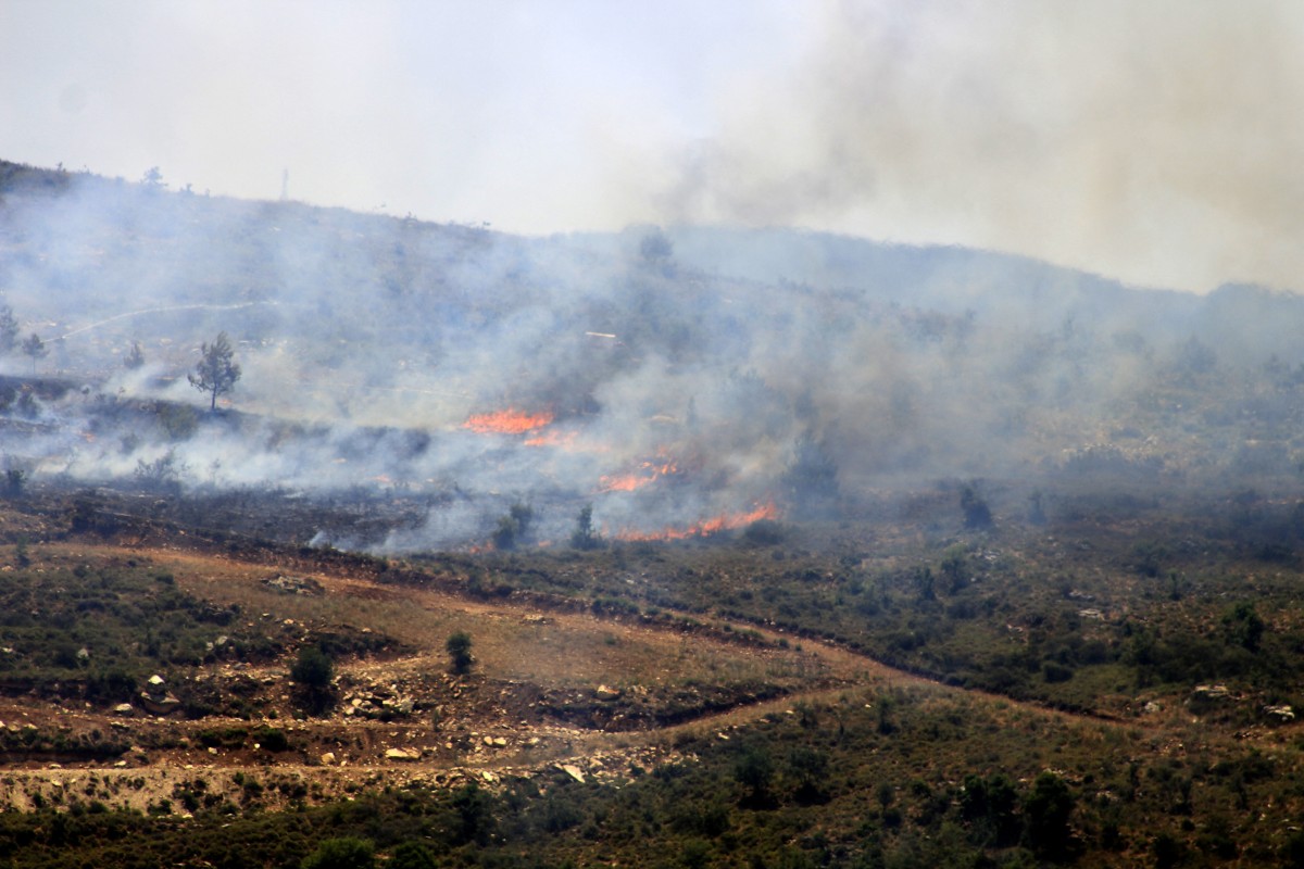 Fire sweeps over fileds targeted by Israeli artilley on the outskirts of the southern Lebanese village of Rmeish on June 4, 2024, amid ongoing cross-border clashes between Israeli troops and Hezbollah fighters. Photo by Kawnat HAJU / AFP.