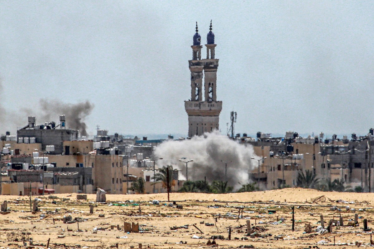 Smoke plumes billow during ongoing battles in the Sultan neighbourhood in the northwest of Rafah in the southern Gaza Strip on June 18, 2024 amid the ongoing conflict in the Palestinian territory (Photo by Bashar TALEB / AFP)