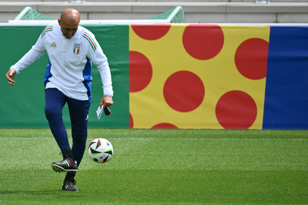 Italy's head coach Luciano Spalletti controls the ball during an MD-1 training session at the base camp in Iserlohn on June 28, 2024, on the eve of their UEFA Euro 2024 Round of 16 football match against Switzerland. (Photo by Alberto Pizzoli / AFP)