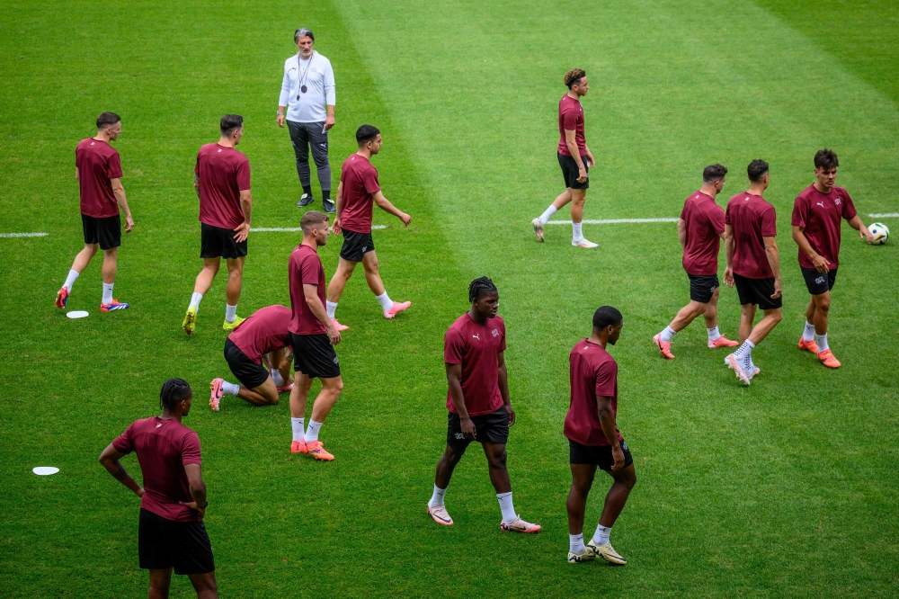 Switzerland's head coach Murat Yakin (Top L) and his players attend a MD-1 training session on June 28, 2024. (Photo by Fabrice Coffrini / AFP)
 