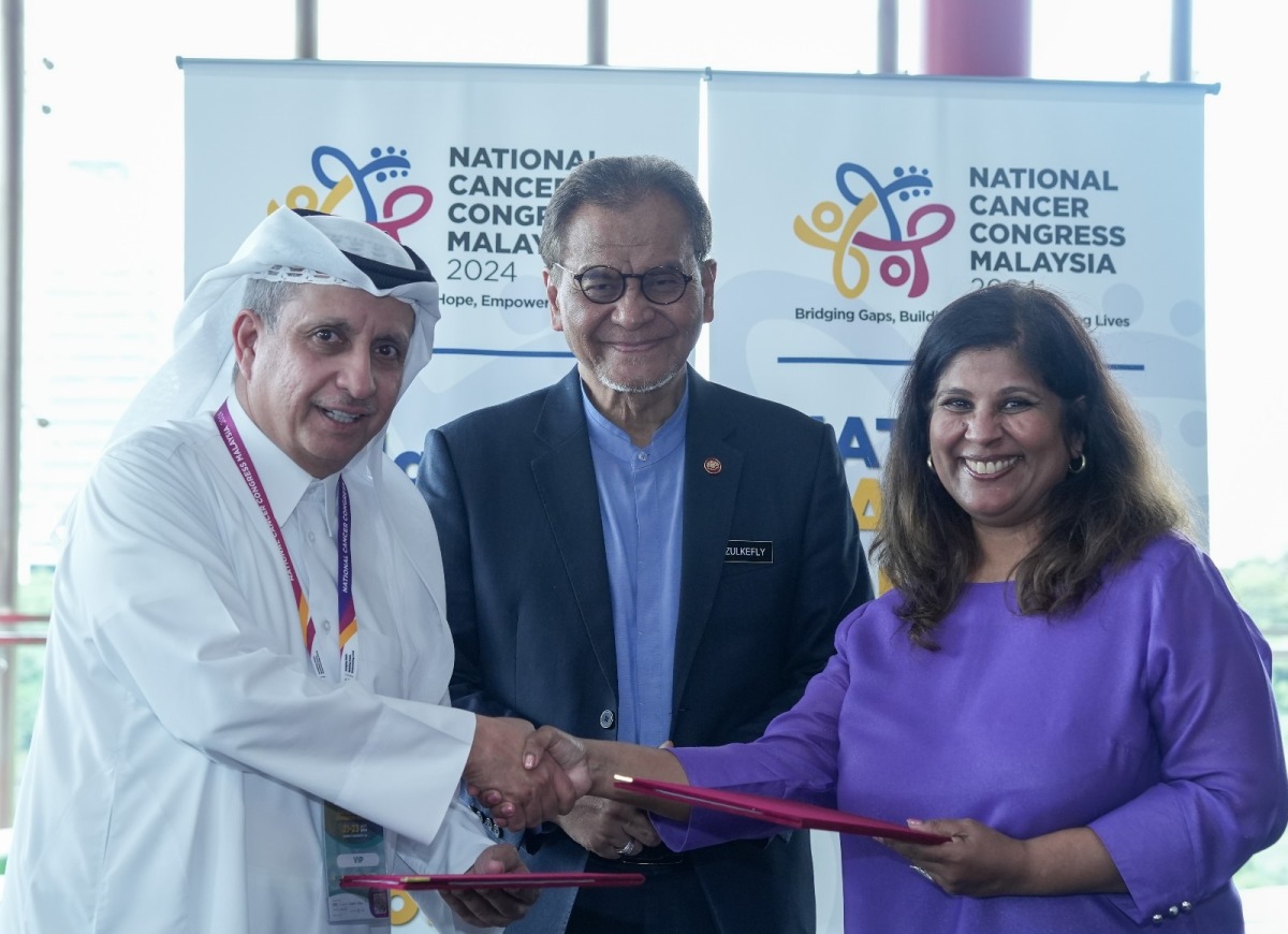 Sheikh Dr. Khalid bin Jabor Al Thani, Chairman of QCS; Yang Berhormat Datuk Seri Dr. Haji Dzulkefly Ahmad, Health Minister of Malaysia; and Dr. Saunthari Somasundaram, President of NCSM and co-chairperson of NCD Malaysia during the signing ceremony. 