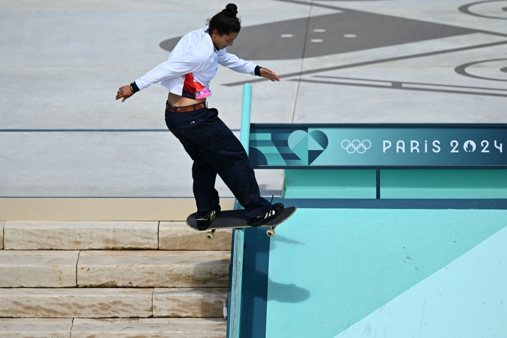 US' Mariah Duran competes in the women's street skateboarding prelims during the Paris 2024 Olympic Games at La Concorde in Paris on July 28, 2024. (Photo by Kirill Kudryavtsev / AFP)