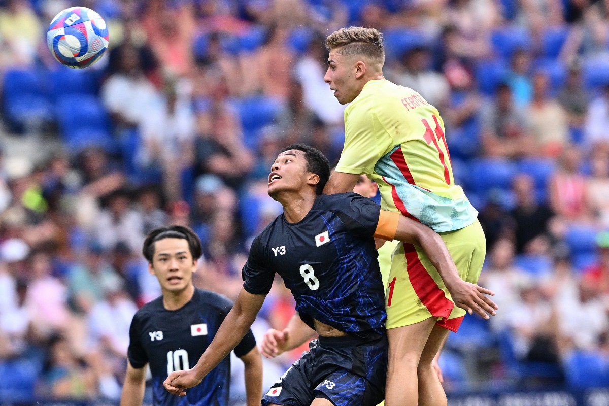 Japan's midfielder #08 Joel Chima Fujita fights for the ball with Spain's midfielder #11 Fermin Lopez in the men's quarter-final football match between Japan and Spain during the Paris 2024 Olympic Games at the Lyon Stadium in Lyon on August 2, 2024. Photo by Arnaud FINISTRE / AFP.