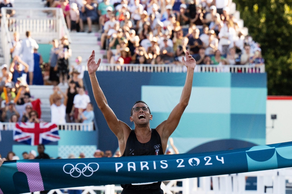 Egypt's Ahmed Elgendy crosses the finish line and wins the men's modern pentathlon during the Paris 2024 Olympic Games at the Chateau de Versailles in Versailles on August 10, 2024. (Photo by Miguel MEDINA / AFP)
