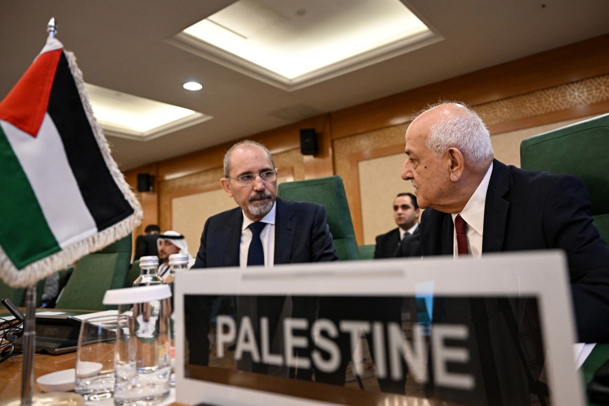 Palestinian Ambassador to the United Nations Riyad Mansour (R) and Jordanian Foreign Minster Ayman Safadi, attend the Organisation of Islamic Cooperation (OIC) meeting in Jeddah on August 7, 2024. Photo by Amer HILABI / AFP.