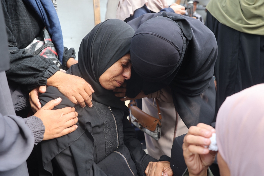 Palestinians mourn their relatives, killed in an Israeli strike, at the Al-Aqsa Martyrs hospital in Deir el-Balah in the central Gaza Strip on August 17, 2024. Photo by Eyad BABA / AFP