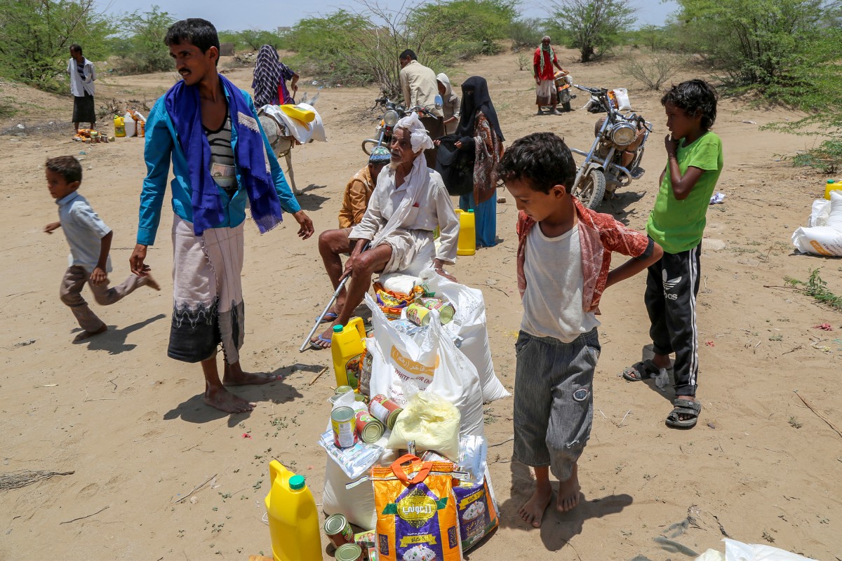 Displaced Yemenis affected by recent floods receive humanitarian in the Hays region, south of Hodeidah Governorate, west of August 16, 2024. Photo by Khaled Ziad / AFP.