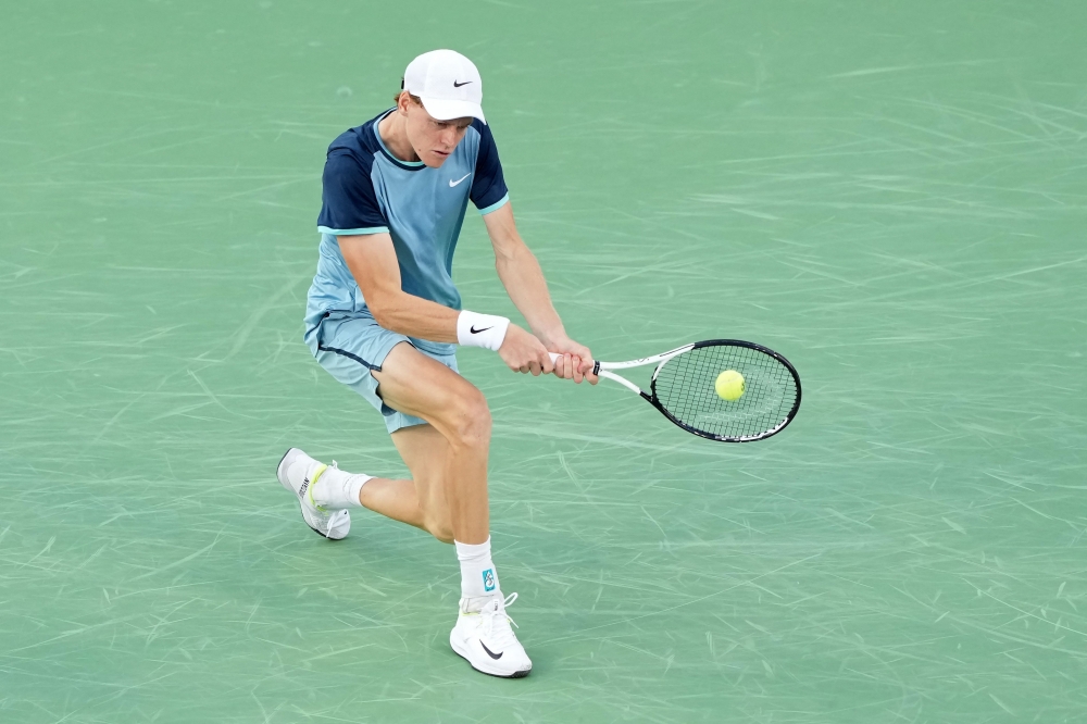 Jannik Sinner of Italy plays a backhand during his match against Frances Tiafoe of the United States during the Final Day of the Cincinnati Open at the Lindner Family Tennis Center on August 19, 2024 in Mason, Ohio. (Photo by Dylan Buell / GETTY IMAGES NORTH AMERICA / Getty Images via AFP)
