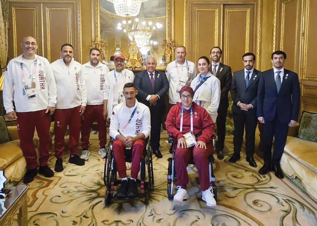 Qatar’s Ambassador to France H E Sheikh Ali bin Jassim Al Thani hosted the Qatari delegation participating in the Paris 2024 Paralympic Games at the Qatar Embassy in Paris. On the occasion, the head of the delegation and Secretary-General of the Qatar Federation for People with Special Needs Dr Hassan Al Ansari presented a shield to the ambassador.