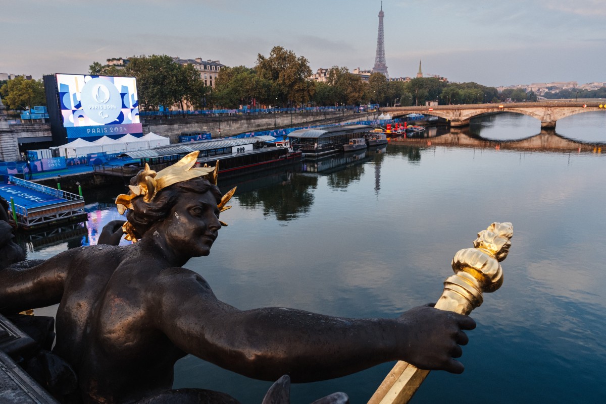 This photograph taken on September 1, 2024, shows the Seine river from the Alexandre III bridge, after the cancellation of the para-triathlon competition during the Paris 2024 Paralympic Games in Paris. Photo by Dimitar DILKOFF / AFP.