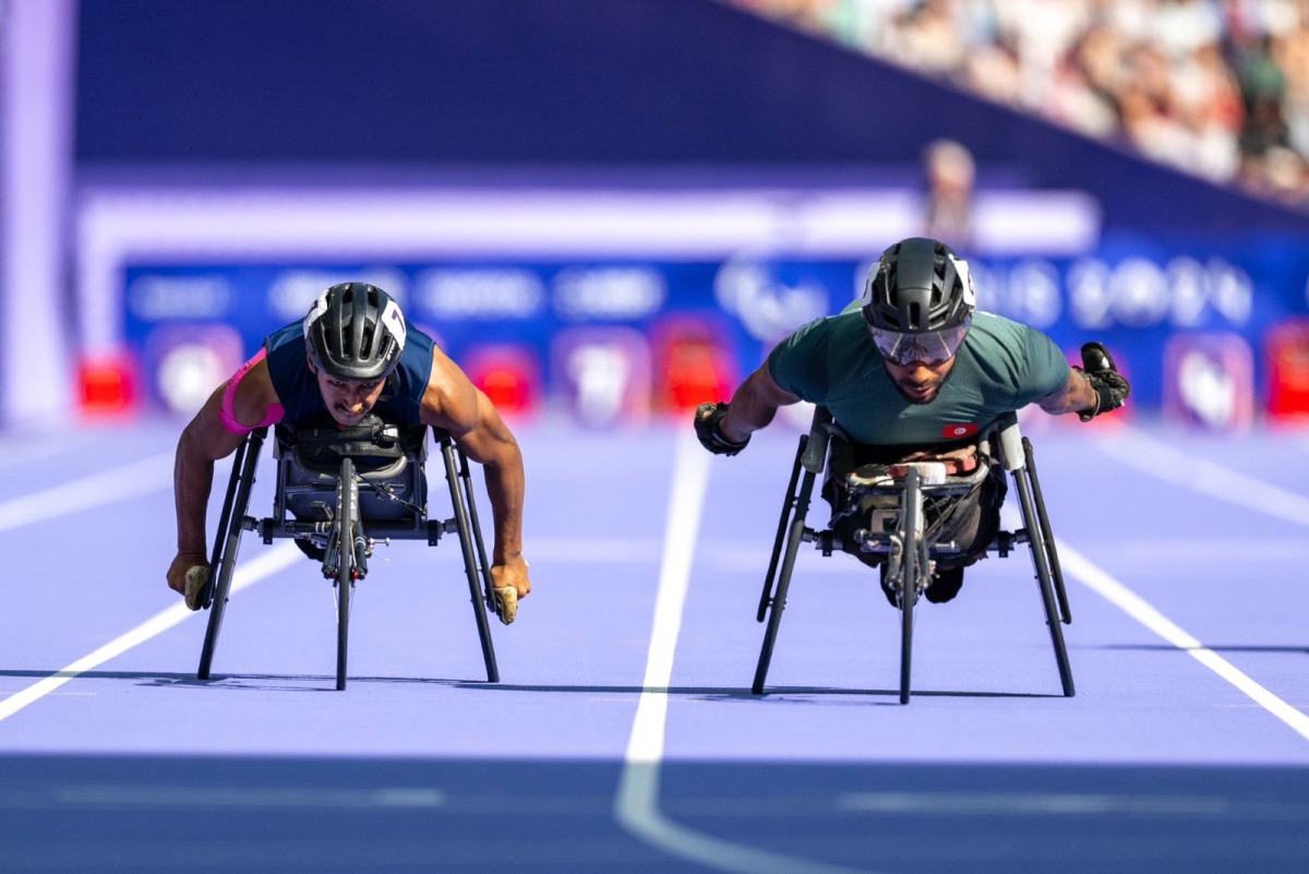 Qatar’s Ali Arshad (L) during the final of men’s 100m T34 racing event at the Paris 2024 Paralympic Games.

