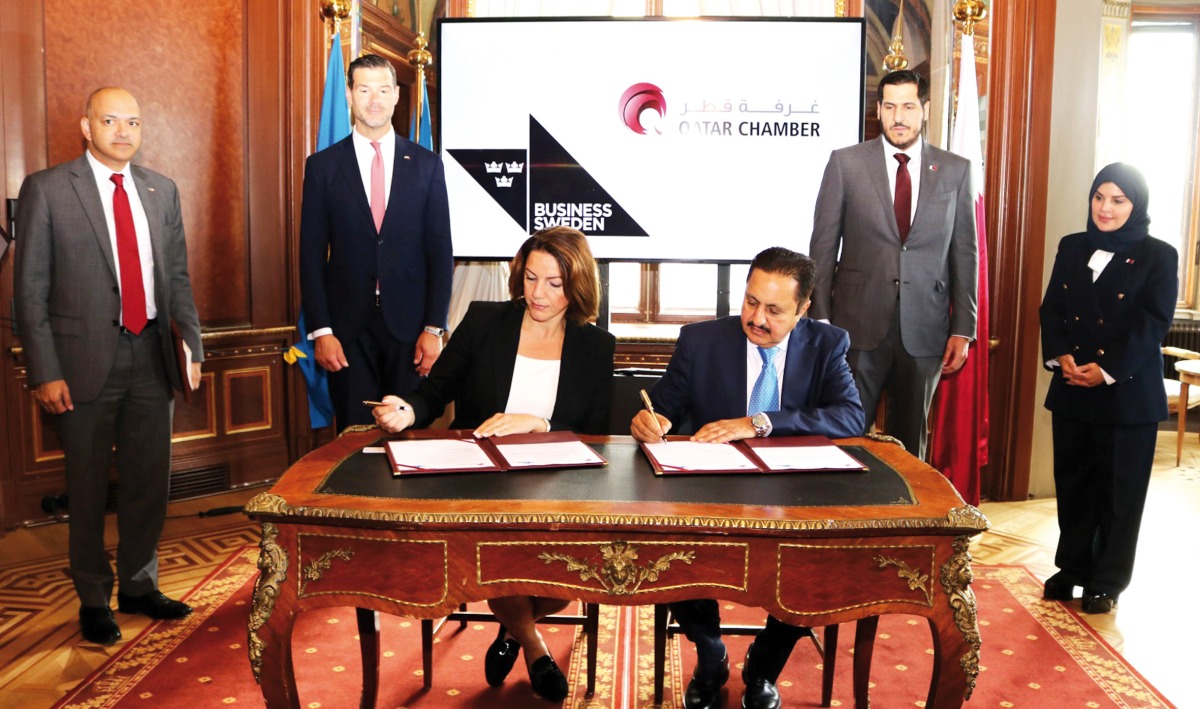 Minister of Commerce and Industry, H E Sheikh Mohamed bin Hamad bin Qassem Al Thani and Swedish Minister for International Development Cooperation and Foreign Trade, H E Johan Forssell witnessing the signing of agreement by QC Chairman Sheikh Khalifa bin Jassim and Business Sweden Vice President and Head of Region Sweden and MEA, Maha Bouzeid.