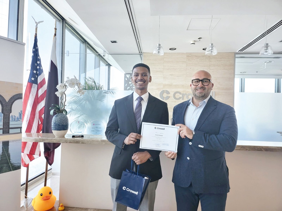 Charbel Maakaron, Managing Partner of Crowell Doha awarding with the program certificate to an intern.