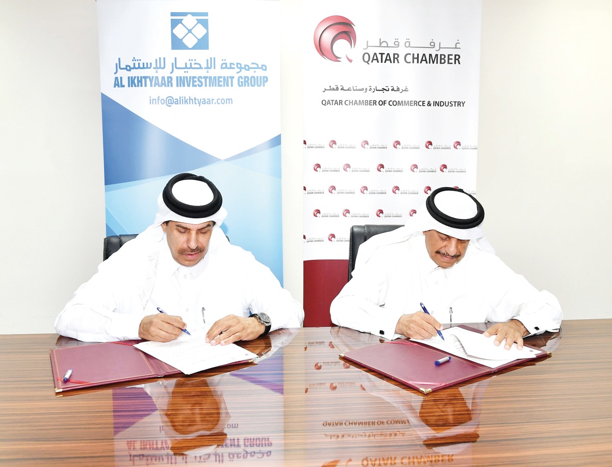 QC Acting General Manager, Ali Bu Sherbak Al Mansouri, and Chairman of Al Ikhtyaar Investment Group, Saad Abdulla Al Tawah Al Hajri, signing the agreement.
