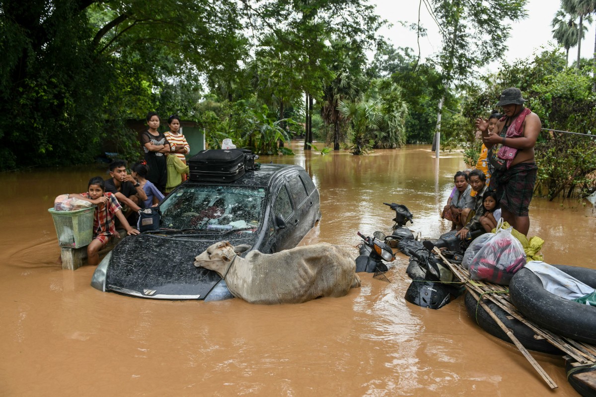 Flood-affected residents wait for a rescue boat to arrive in Taungoo, Myanmar's Bago region on September 14, 2024, following heavy rains in the aftermath of Typhoon Yagi. Photo by Sai Aung MAIN / AFP.