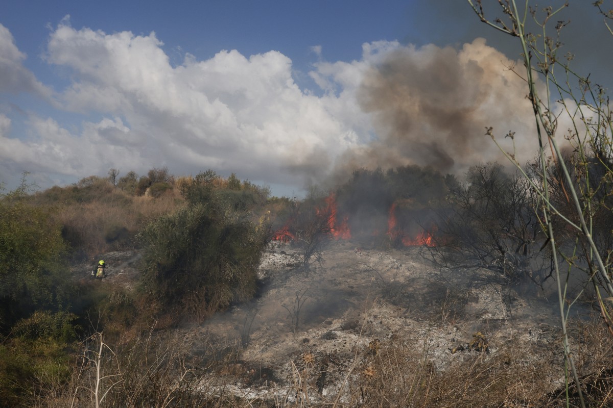 Responders put out a fire in the area of Lod, near Tel Aviv on September 15, 2024. Photo by Menahem KAHANA / AFP.