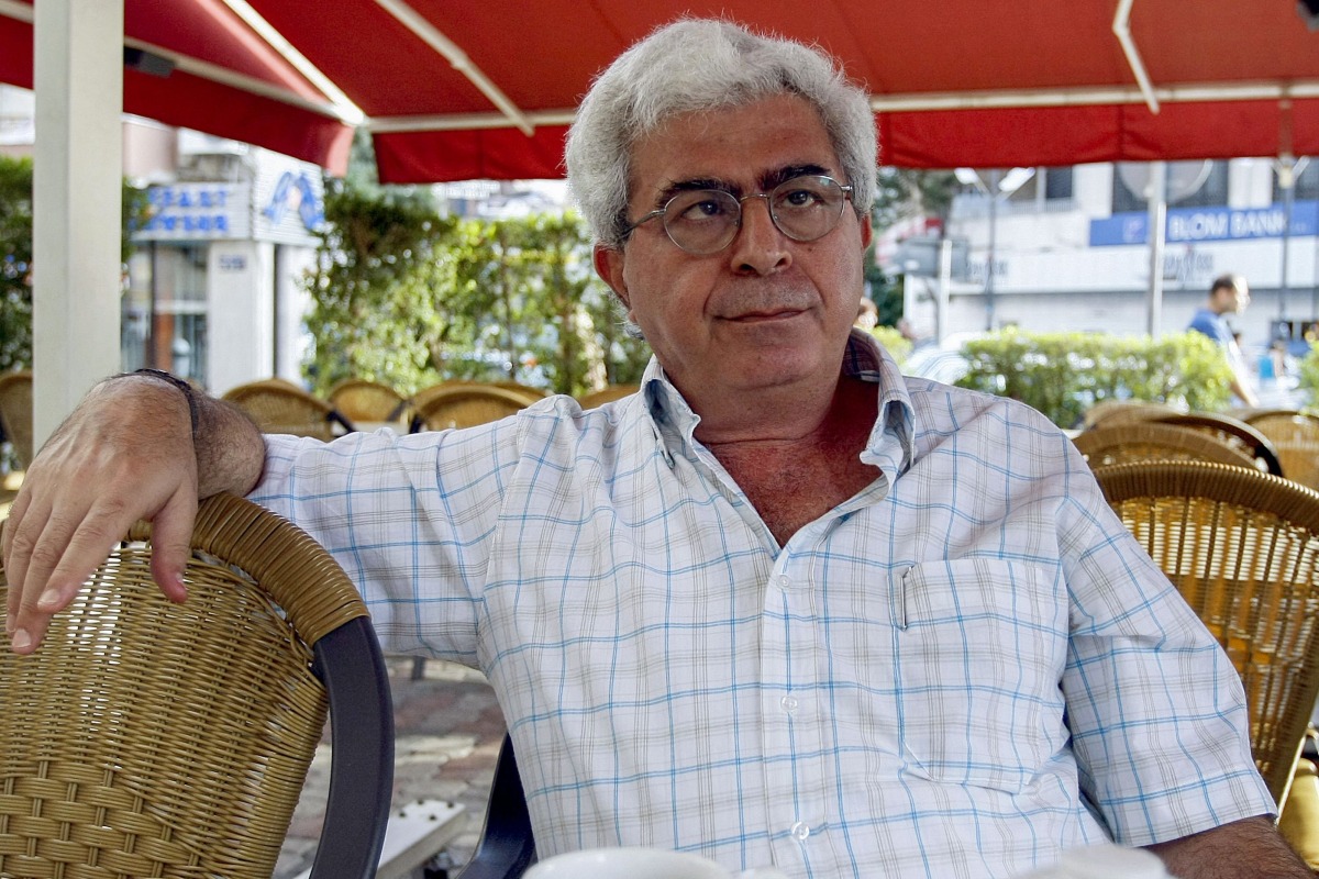 (FILES) Lebanese writer Elias Khoury sits for an interview at a Beirut cafe on September 9, 2007. The writer, literary critic, and academic died on Sunday at the age of 76, sources close to him told AFP. (Photo by MARWAN NAAMANI / AFP)
