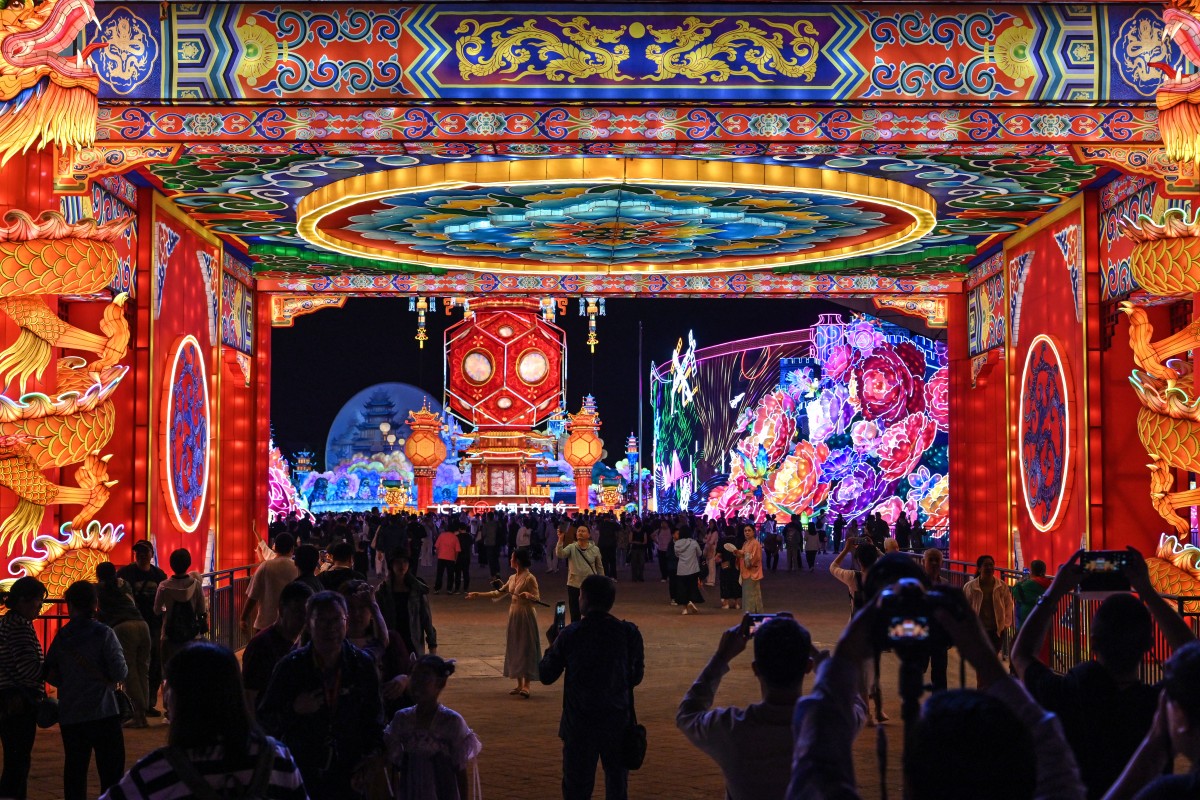 People visit the Garden Expo Park during a lantern show as part of celebrations marking the Mid-Autumn Festival in Beijing on September 14, 2024. (Photo by ADEK BERRY / AFP)
