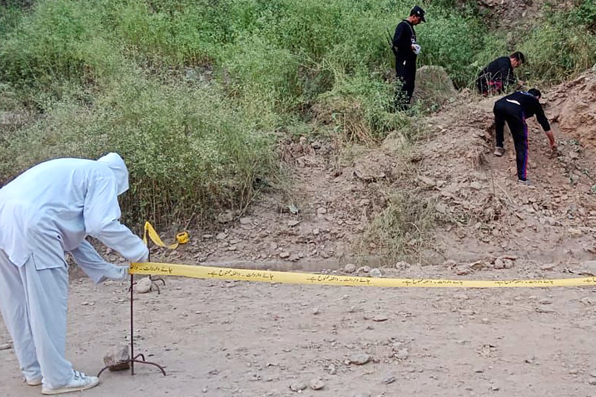 Security personnel examine the site of a bomb explosion, at Malam Jabba in the Swat district of Khyber Pakhtunkhwa province on September 22, 2024. A Pakistan policeman was killed and three others injured after a roadside bomb hit a convoy of foreign diplomats in the northwest, police said on September 22. (Photo by Mehboob UL HAQ / AFP)