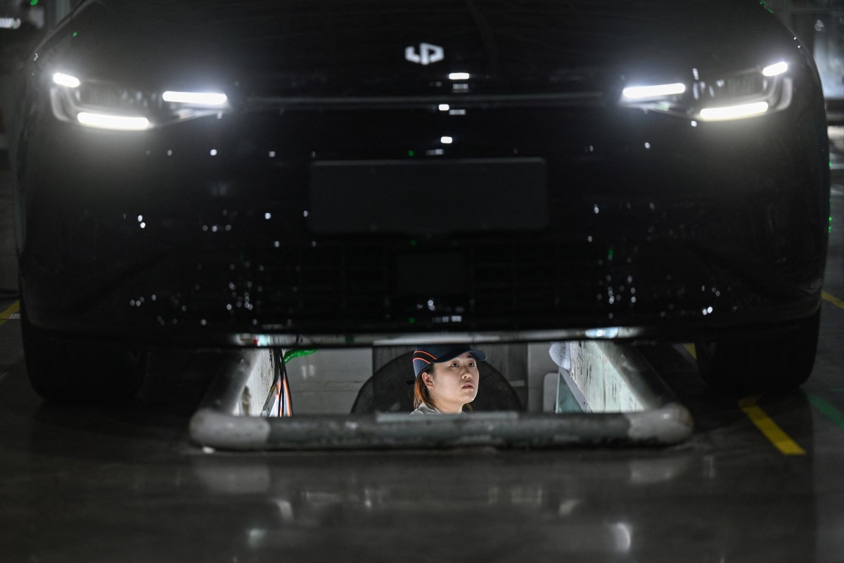  An employee works on an electric vehicle (EV) production line at the Leapmotor factory in Jinhua, China's eastern Zhejiang province on September 18, 2024. Photo by ADEK BERRY / AFP.