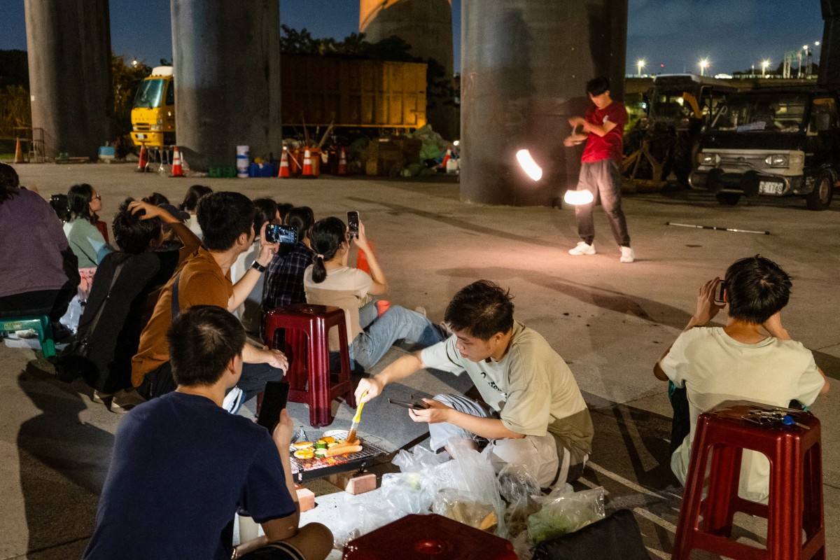 Photo used for demonstration purposes. Local residents gather for barbecues to celebrate the Mid-Autumn Festival, near the Dajia Riverside Park in Taipei, Taiwan on September 17, 2024. Photo by Yan ZHAO / AFP.