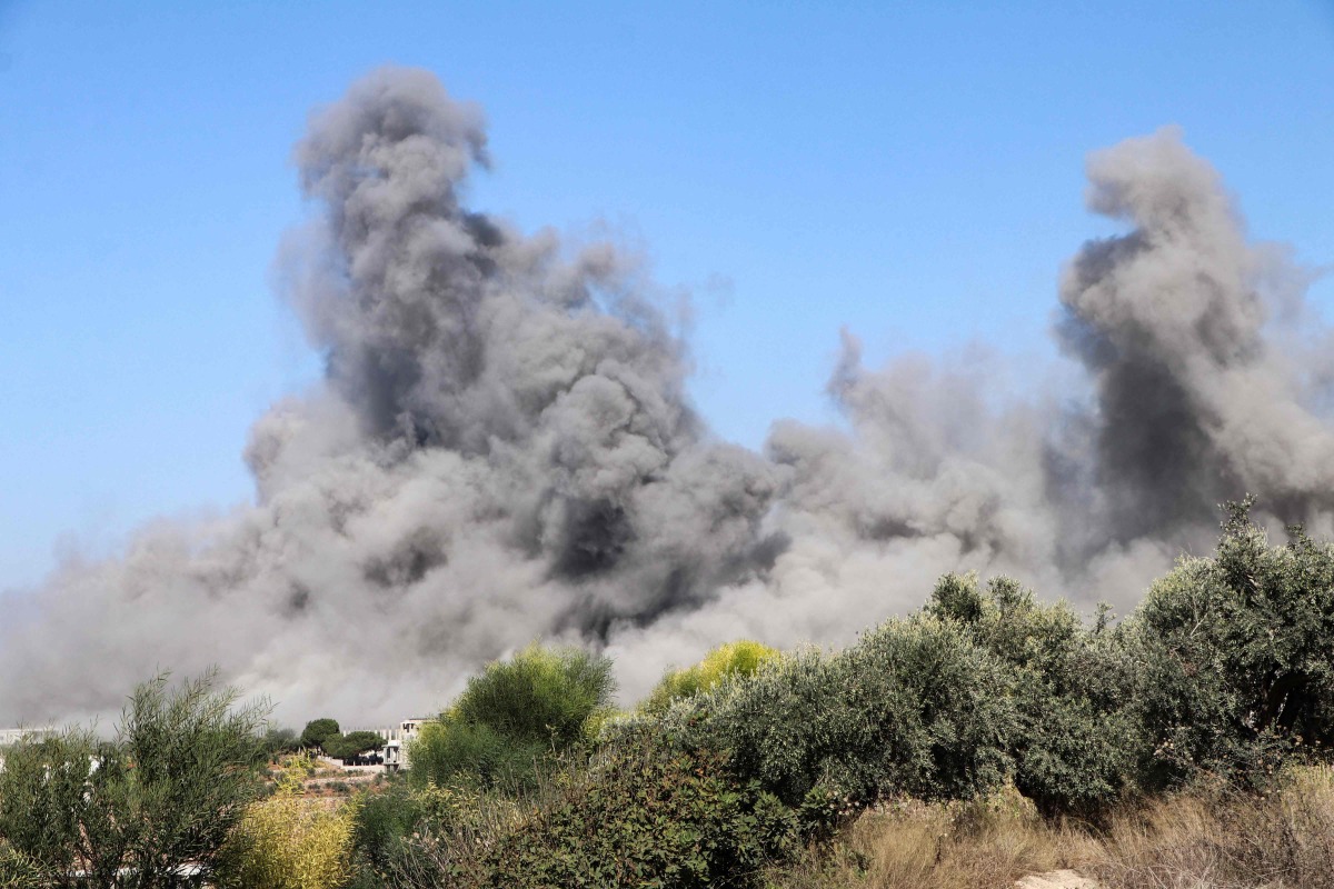 Smoke rises over the site of an Israeli airstrike that targeted the southern Lebanese village of Siddiqin yesterday.