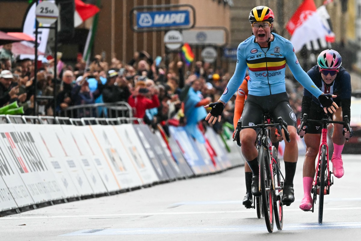 Belgium's Lotte Kopecky crosses the finish line and wins the women's Elite Road Race cycling event during the UCI 2024 Road World Championships, in Zurich, on September 28, 2024. Photo by Fabrice COFFRINI / AFP.