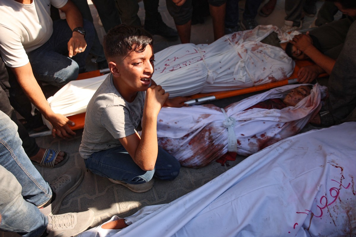  Graphic content / A child reacts as he sits between bodies at the morgue of the Kamal Radwan hospital following an Israeli strike on a school sheltering displaced Palestinians in Falluja near the Jabalia refugee camp in the norther Gaza Strip on September 26, 2024. Photo by Omar AL-QATTAA / AFP.