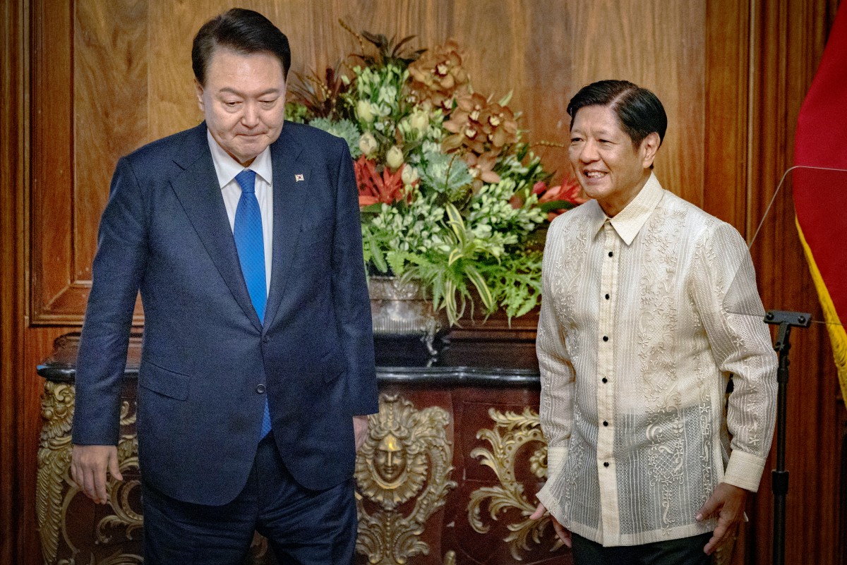 Philippine President Ferdinand Marcos (R) meets with South Korea's President Yoon Suk Yeol at the Malacanang Palace in Manila on October 7, 2024. Photo by Ezra Acayan / POOL / AFP.
