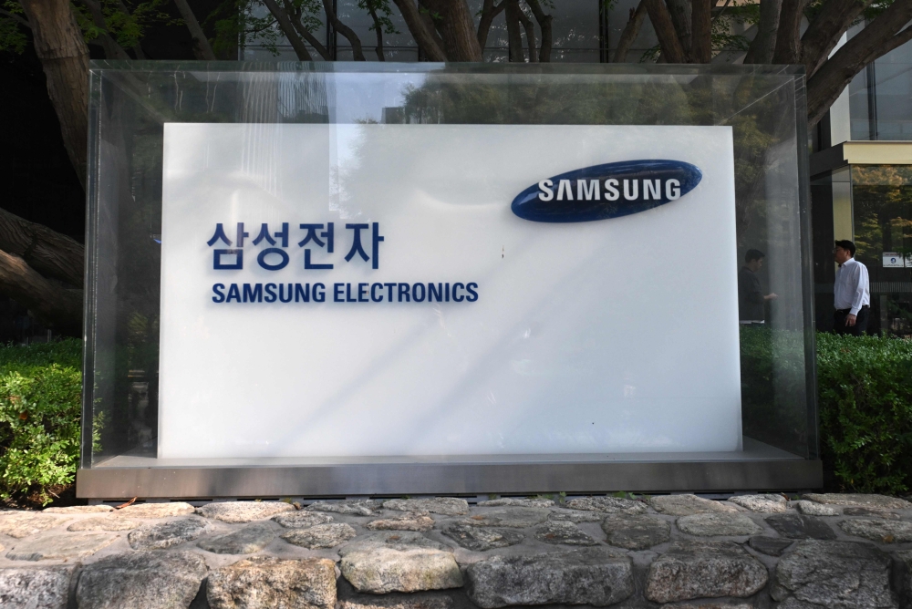 A man walks past a signboard of Samsung Electronics outside the company's Seocho building in Seoul on October 8, 2024. Photo by Jung Yeon-je / AFP