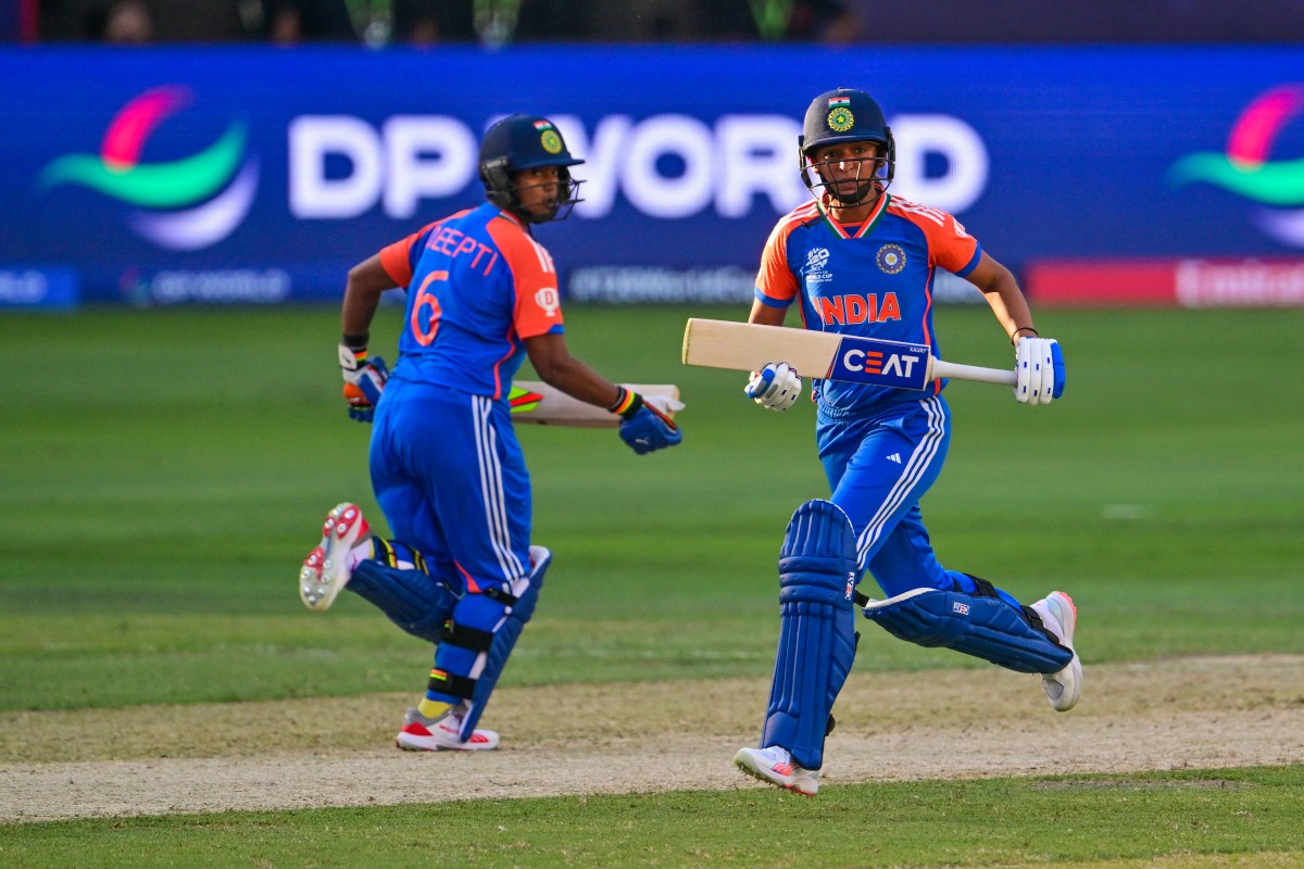 India's captain Harmanpreet Kaur (R) and her teammate Deepti Sharma take a run during the ICC Women's T20 World Cup cricket match between Pakistan and India at the Dubai International Cricket Stadium in Dubai on October 6, 2024. (Photo by Giuseppe CACACE / AFP)