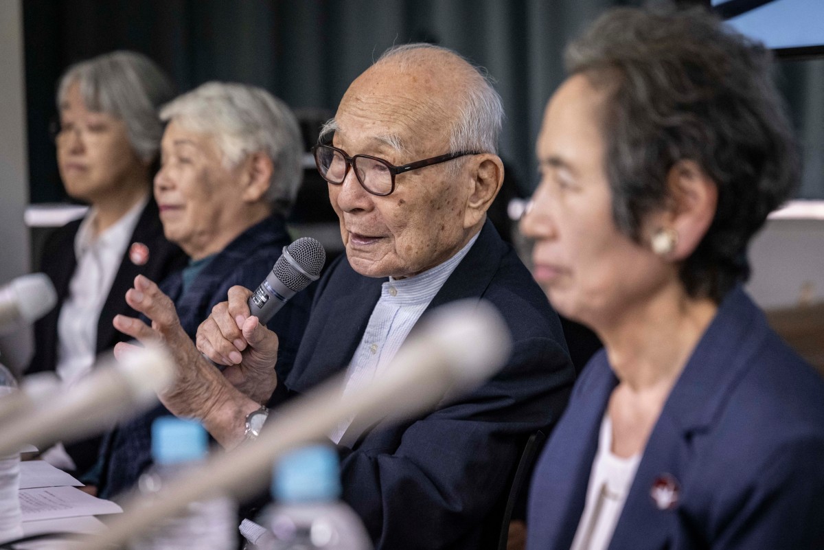 Member of the Nihon Hidankyo and atomic bomb survivor, co-chair Terumi Tanaka (2nd R) speaks during a press conference in Tokyo on October 12, 2024. Photo by Yuichi YAMAZAKI / AFP.
