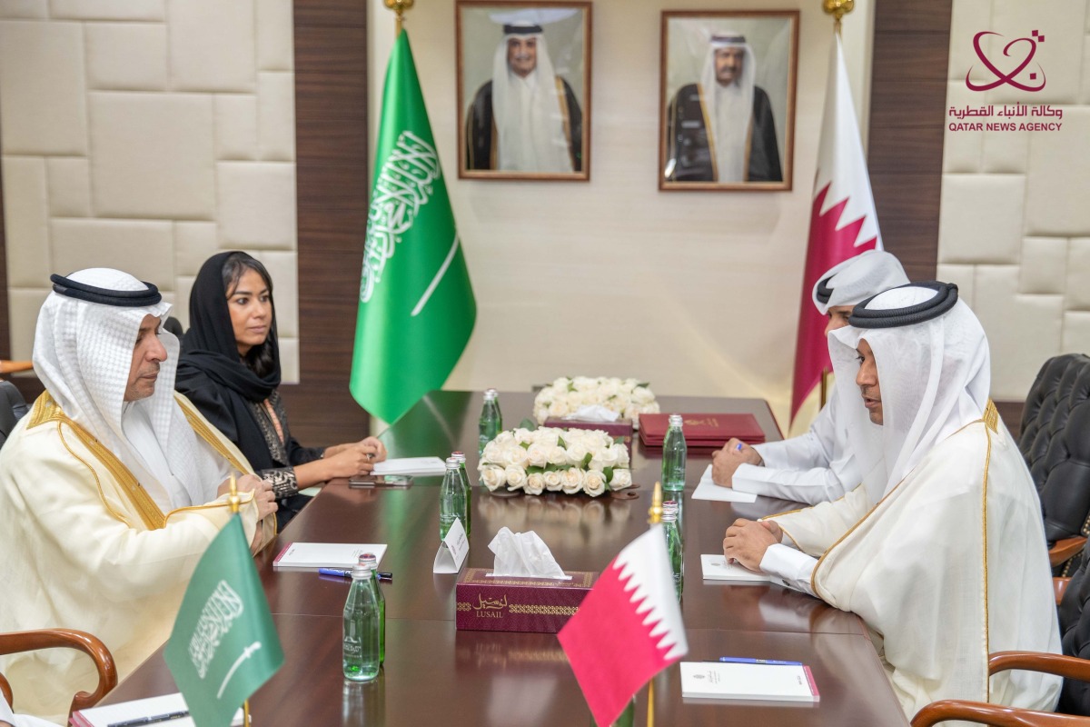 Director-General of Qatar News Agency (QNA) H E Ahmed bin Saeed Al Rumaihi meeting with President of the Saudi Press Agency (SPA) H E Ali Alzaid yesterday.
