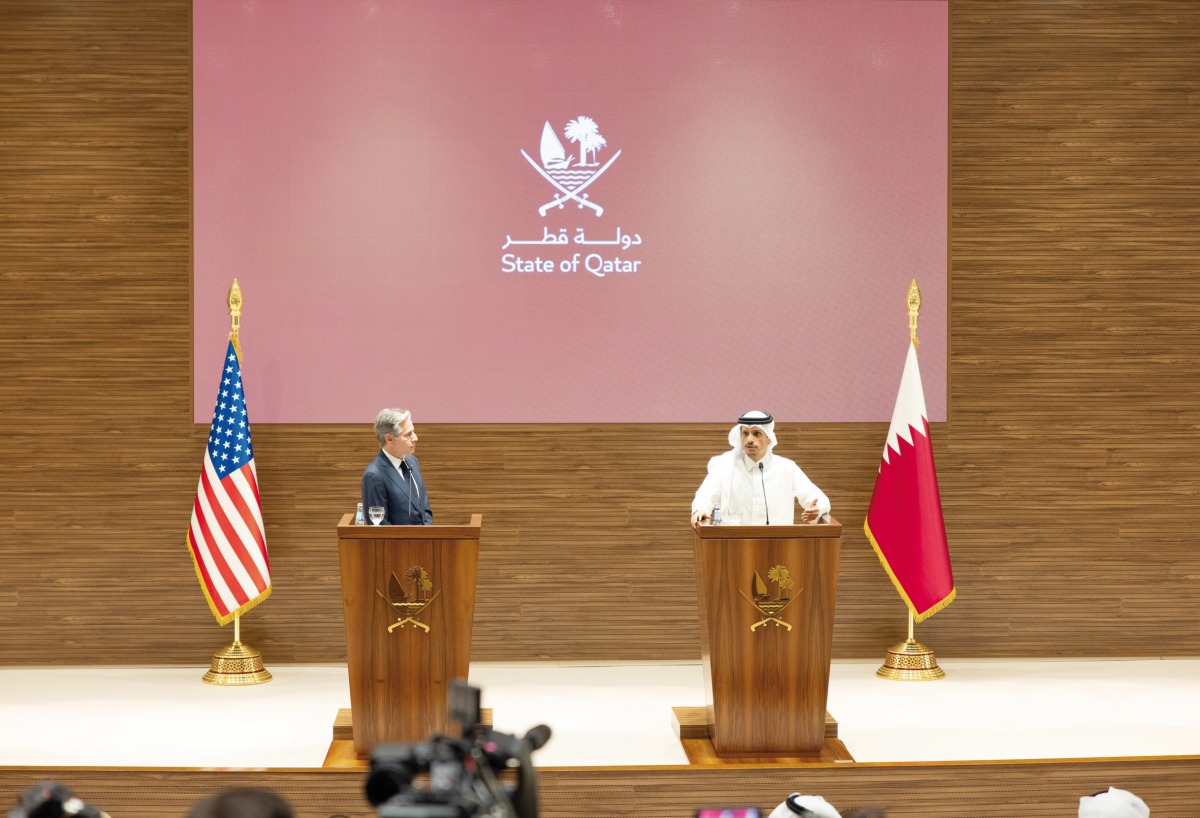 Prime Minister and Minister of Foreign Affairs H E Sheikh Mohammed bin Abdulrahman bin Jassim Al Thani and US Secretary of State H E Antony Blinken give a joint press conference in Doha yesterday. 