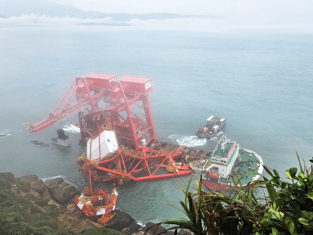 In this handout photo from Ocean Affairs Council taken and released on November 1, 2024 the Chinese-flagged cargo ship Yu Zhou Qi Hang is stranded around Yeliu Geopark due to Typhoon Kong-rey, in Yehliu on November 1, 2024. (Photo by Ocean Affairs Council / AFP)